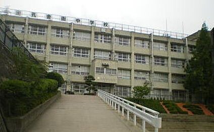 東大阪市立孔舎衙中学校 徒歩550m