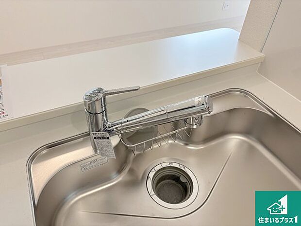 【キッチン水栓】浄水器を内蔵！炊飯時、お茶を作る時に安心してお水を使えます！お湯と冷水、浄水と原水、シャワーの切替えもワンタッチです！