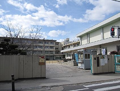 摂津市立鳥飼小学校 徒歩400m