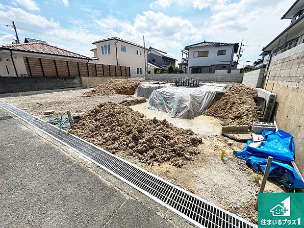 【外観】周辺は落ち着いた街並みの住宅地!子育てがしやすい住環境です!まだ未完成ですが、現地でしかわからない事もございます。是非一度ご覧ください。