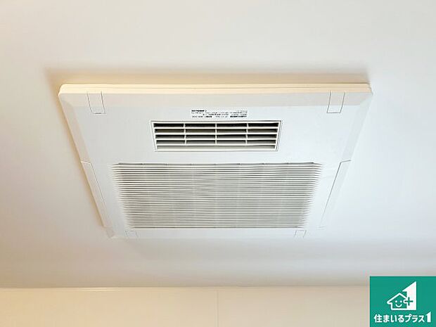 【浴室暖房乾燥機】四季を通して快適なバスライフをお手伝いする浴室暖房乾燥機!浴室の乾燥・暖房・涼風・換気はもちろん、24時間換気にも対応!