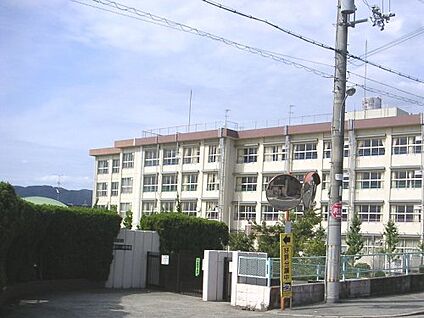 豊中市立第十一中学校 徒歩493m