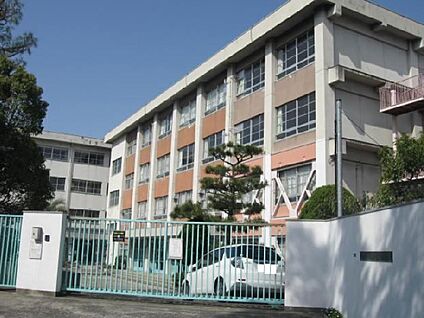 寝屋川市立国松緑丘小学校 徒歩400m