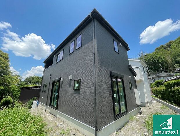 【外観】現在建築中!落ち着いた街並みで新生活を始めることが出来そう!周辺の物件も併せてご紹介させて頂きます!