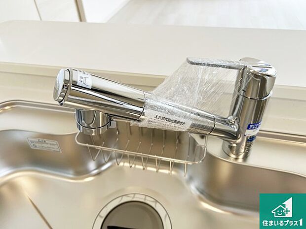 【キッチン水栓】浄水器を内蔵!炊飯時、お茶を作る時に安心してお水を使えます!お湯と冷水、浄水と原水、シャワーの切替えもワンタッチです!