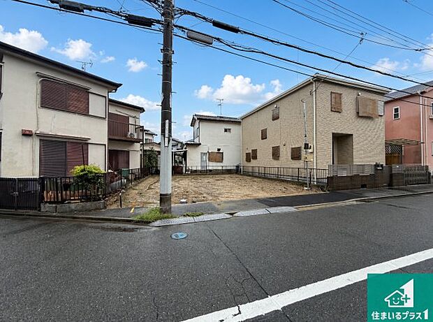 【外観】周辺は落ち着いた街並みの住宅地！子育てがしやすい住環境です！まだ未完成ですが、現地でしかわからない事もございます。是非一度ご覧ください。