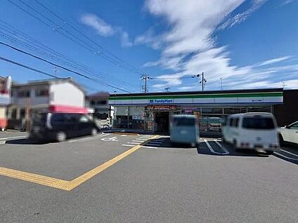 ファミリーマート 郡山下三橋店 徒歩591m