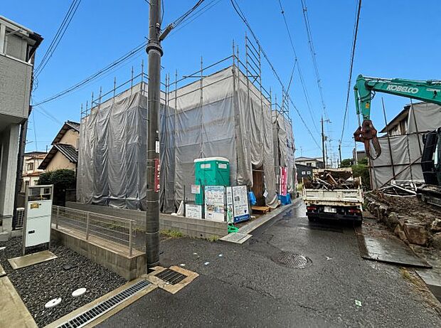 【外観】周辺は落ち着いた街並みの住宅地!子育てがしやすい住環境です!まだ未完成ですが、現地でしかわからない事もございます。是非一度ご覧ください。