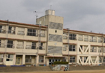 豊中市立上野小学校 徒歩300m