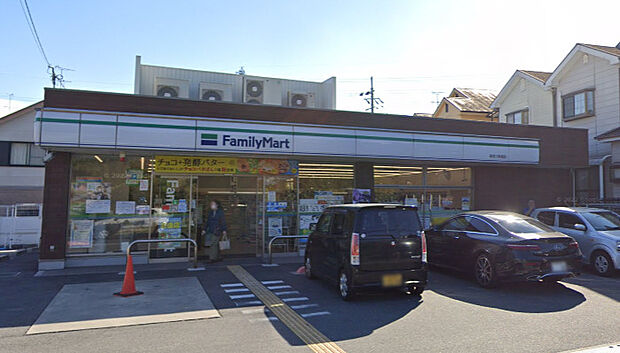 ファミリーマート 奈良六条西店