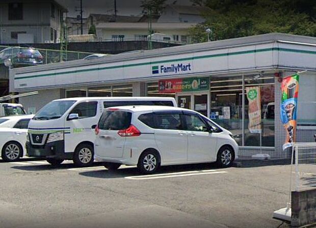 ファミリーマート 奈良鶴舞東町店