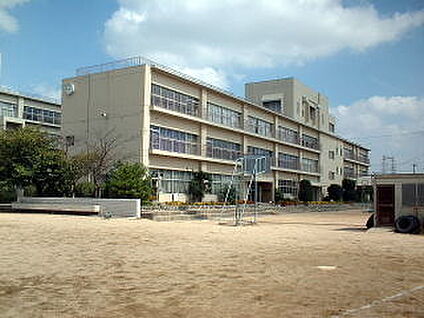 宝塚市立高司中学校 徒歩744m