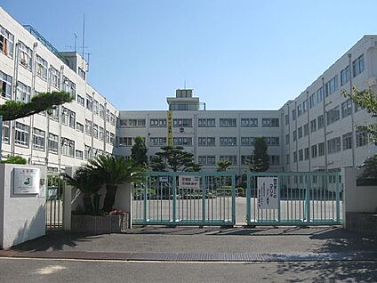 高槻市立第十中学校 徒歩500m
