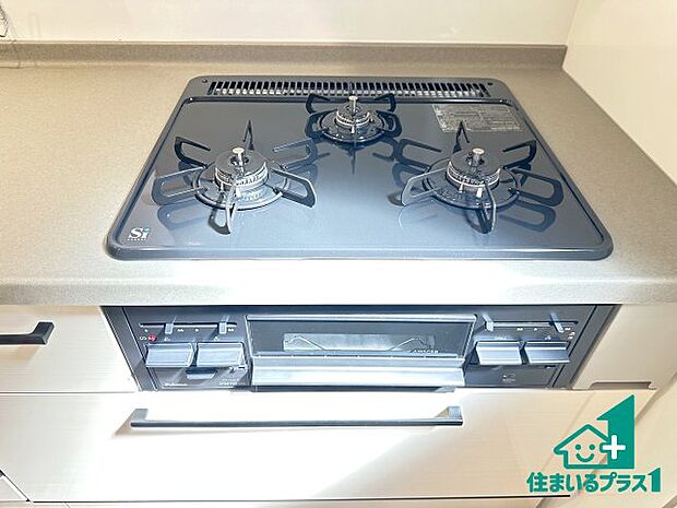 【コンロ】ダブル高火力Siセンサー付きコンロ!3口あるので、まとめて料理をする時も大活躍!