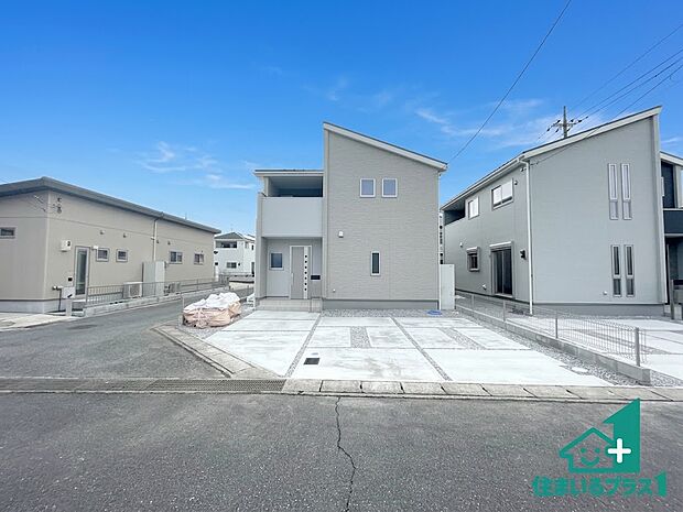 【外観】安心の10年保証！外観を美しく保ち、雨水で汚れを落とします！気になることがありましたら、お気軽にお問い合わせください！