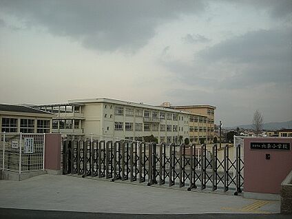 奈良市立六条小学校 徒歩1004m