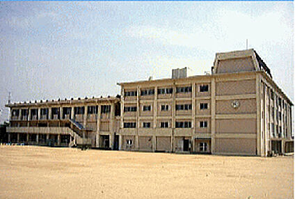 伊丹市立鈴原小学校 徒歩500m