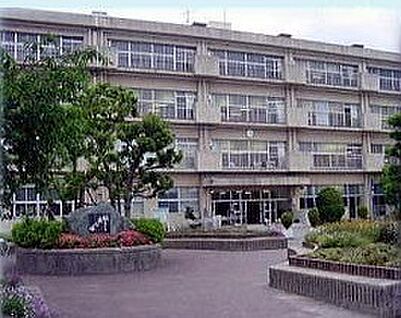 宝塚市立中山五月台中学校 徒歩120m