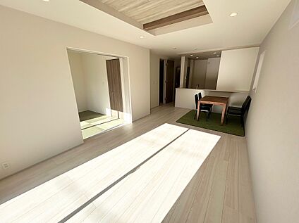 リビングダイニングキッチンパントリー