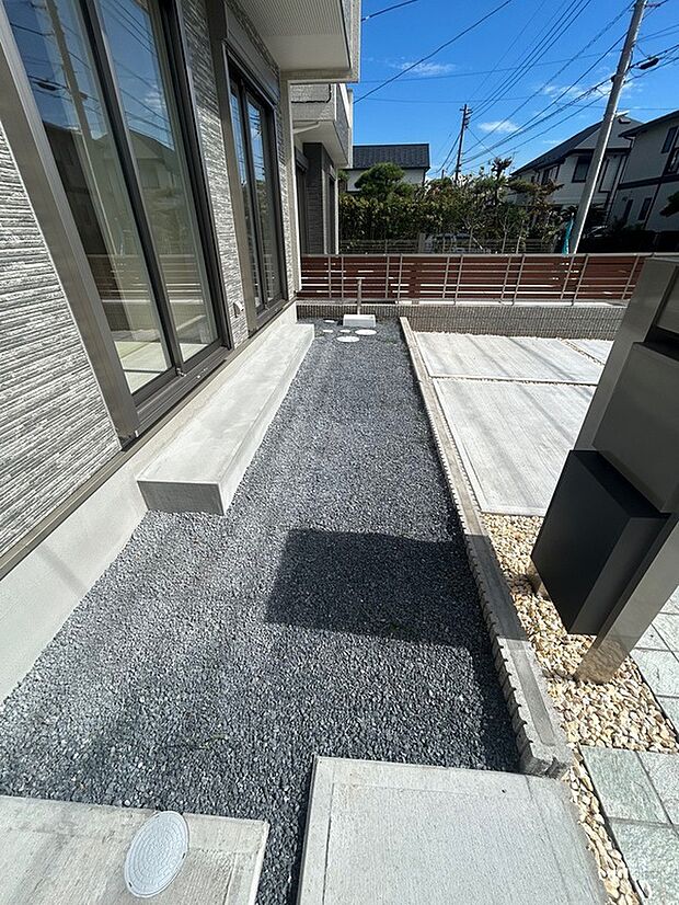 【現地外観】1号棟・お庭、立水栓付!