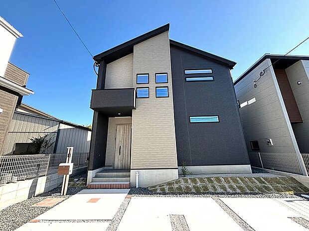 【2号棟】スタイリッシュなデザインのお洒落な外観!