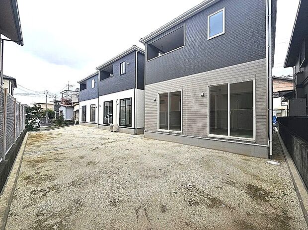 【3号棟】BBQも楽しめるお庭付き！