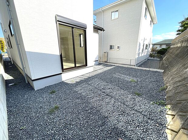 【3号棟】BBQも楽しめるお庭付き！