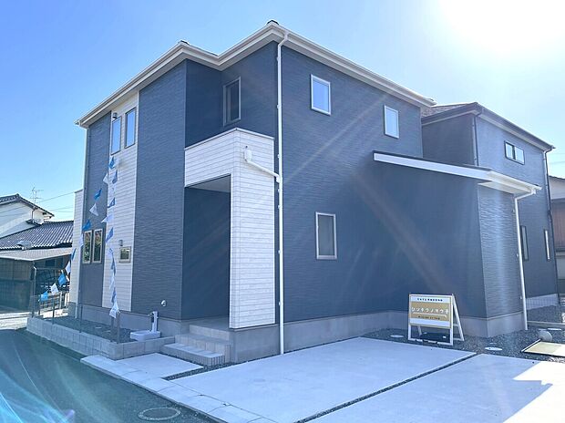 落ち着いた雰囲気のお洒落な外観！