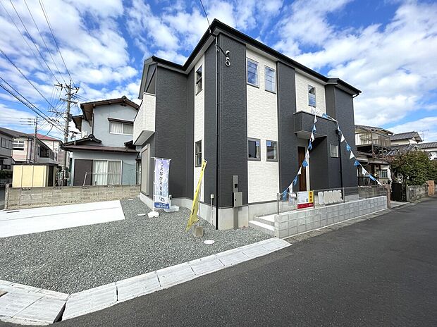 落ち着いた雰囲気のお洒落な外観！