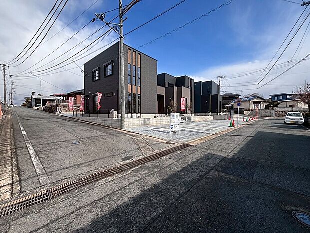 角地で陽当たり良好+開放感有り!