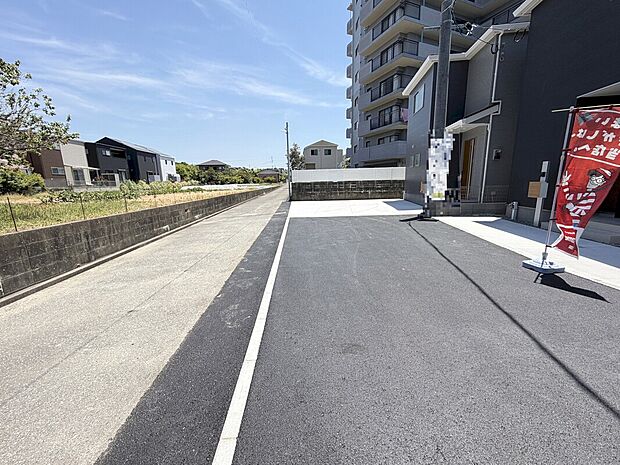 共有道路があり車の出し入れ楽々！