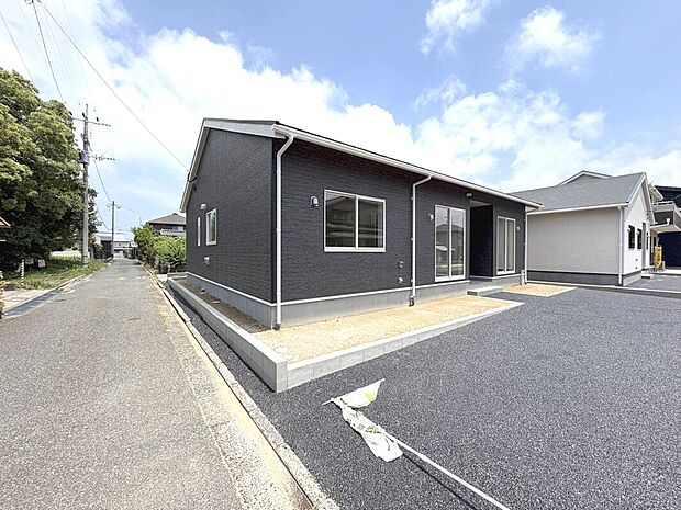 角地で陽当たり良好+開放感有り！