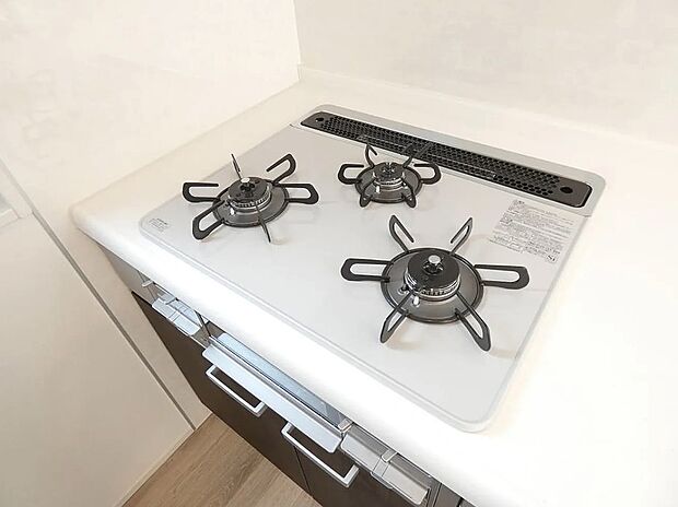 【ガスコンロ】3口コンロで料理もはかどります。