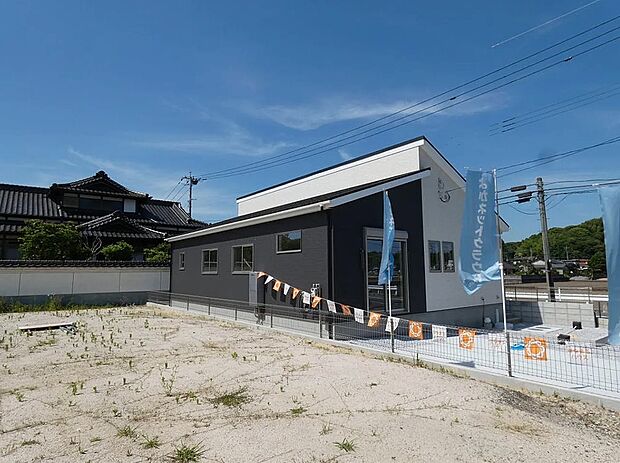 【外観】小学校徒歩11分で子育て安心♪