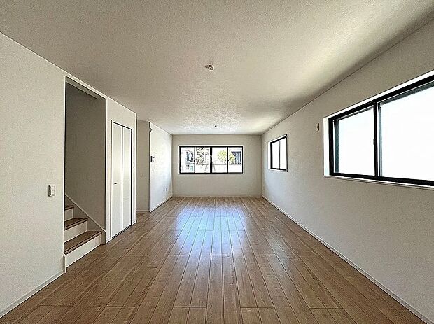 【リビング】家族のコミュニケーションが取りやすいリビング階段！