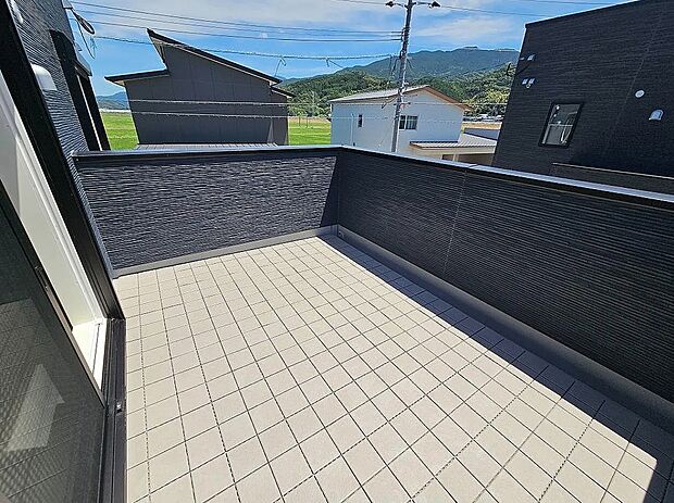 【【4号地】バルコニー】使い勝手の良い広々バルコニー！洗濯物がたくさん干せます♪