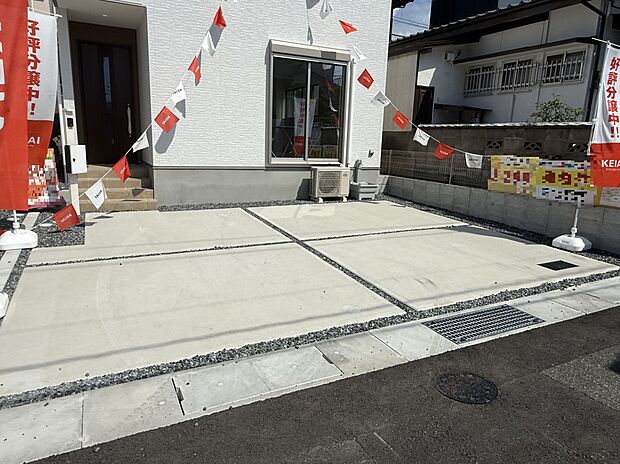 【【2号棟】駐車場】駐車並列2台可!