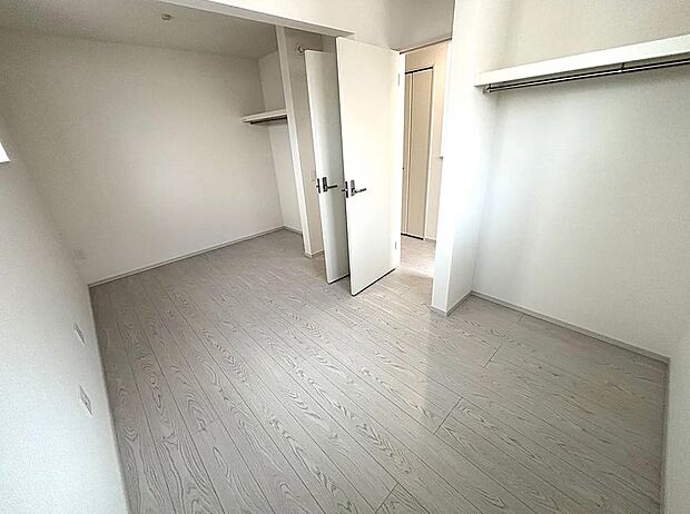 【【1号棟】洋室】間仕切りで2部屋にもなる洋室！