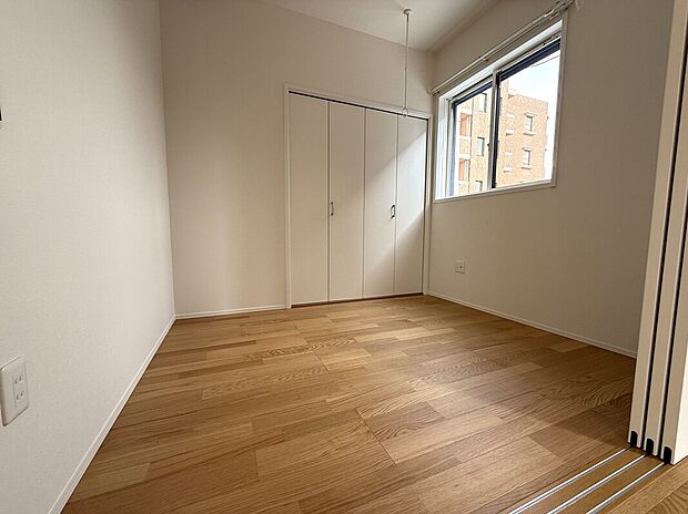 【【4号地】洋室】1階リビング横洋室には室内物干し設備付き！