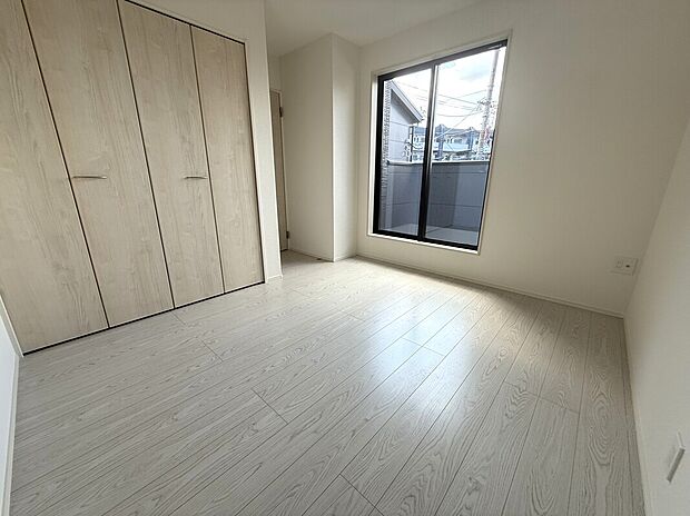 【洋室】全居室南向きの設計で陽当たり良好！