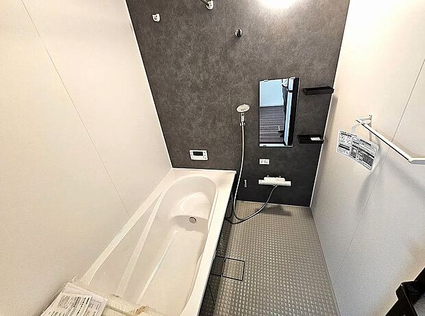 【浴室】落ち着いた雰囲気の浴室!浴室乾燥暖房付き♪