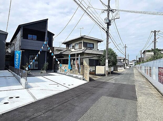 【前面道路】前面道路ゆとりがあります!駐車楽々♪