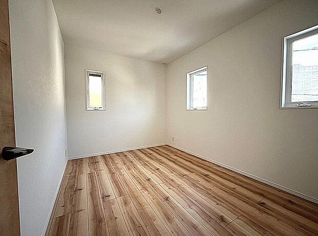 【洋室】2階全居室6帖以上で、どのお部屋も使い勝手がいいですよ!