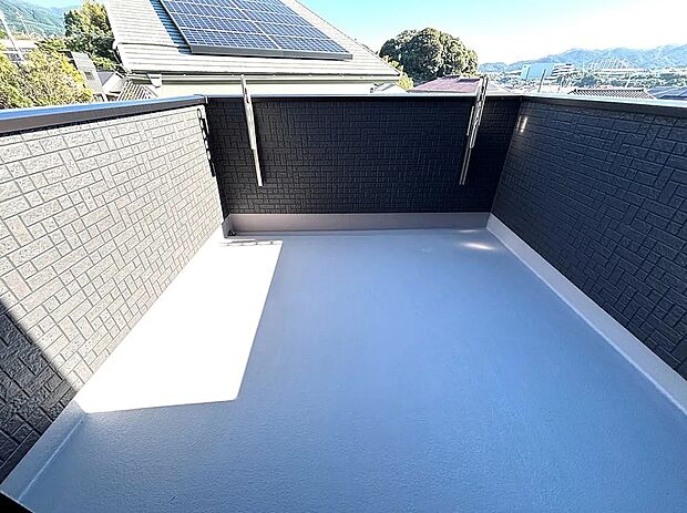 【【2号棟】バルコニー】使い勝手の良い広々としたバルコニー!