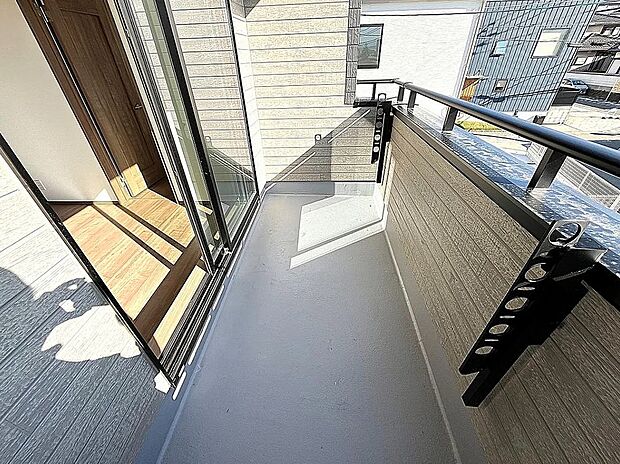 【【A号棟】バルコニー】バルコニー南向きで陽当たり良好!