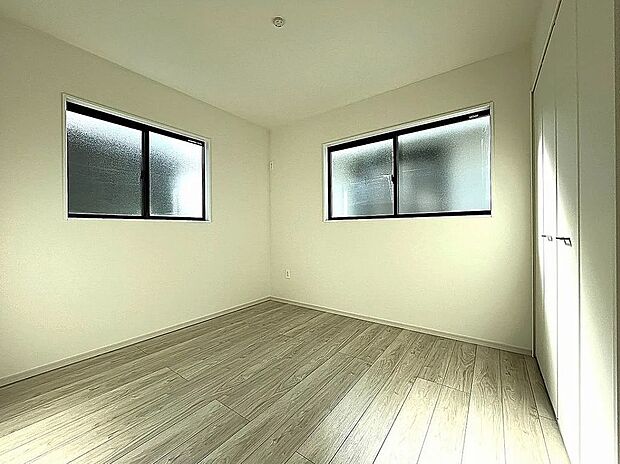 【洋室】2階に洋室が4部屋ある間取り!