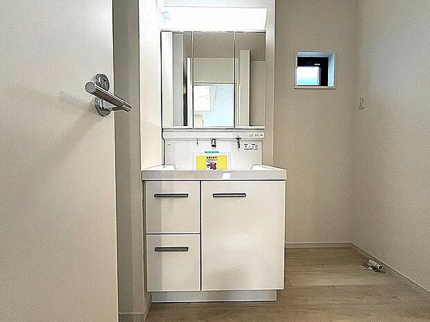 【洗面脱衣室】使い勝手の良いスタイリッシュなデザインの洗面化粧台!