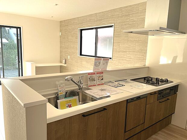 【キッチン】木目調のお洒落なカウンターキッチン!