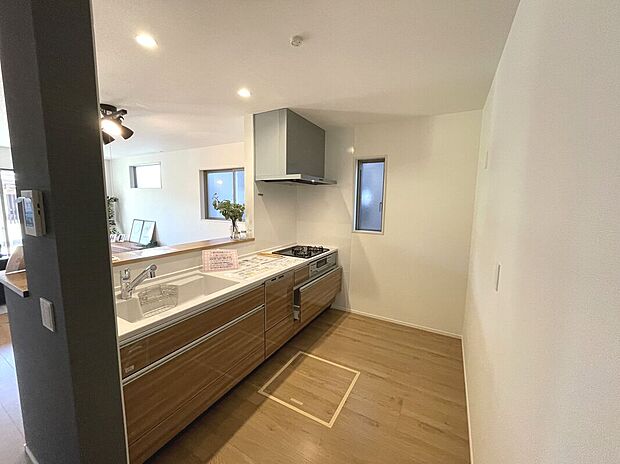 【キッチン】家族の会話が弾むカウンターキッチン！