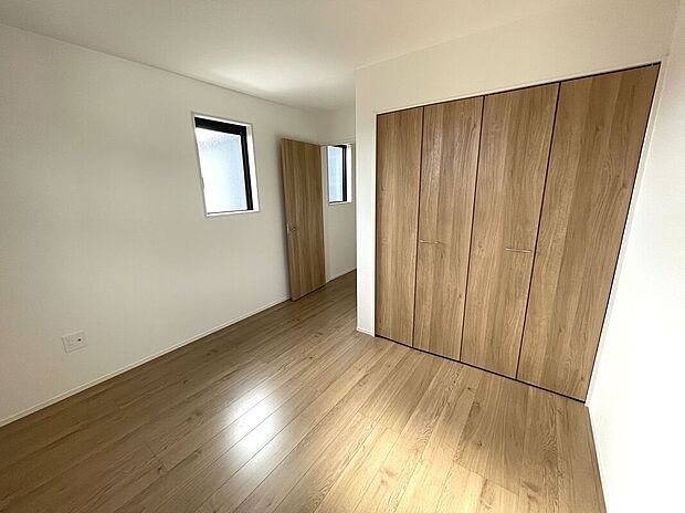 【洋室】木の温もりが優しい内装！